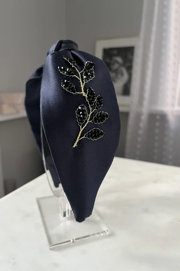 NAVY | Siidsatiin peavõru - kaunistusega